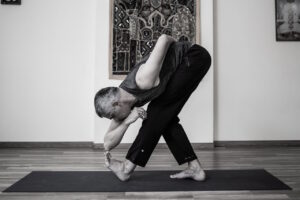 joga internetu namuose su Marium per ZOOM, gyvai